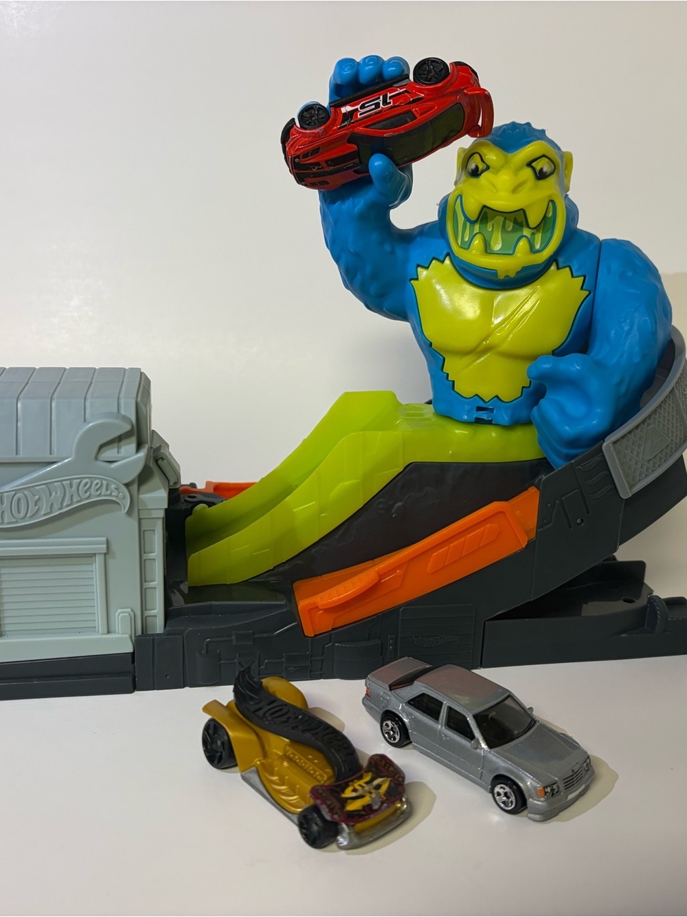 Hot Wheels Toxic Ape Car Attack Set